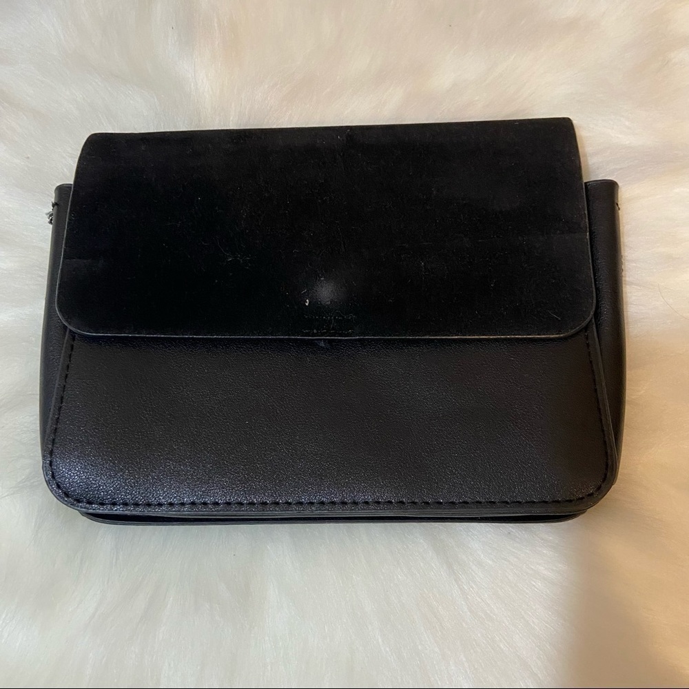 💥5/$25 Small black women’s clutch